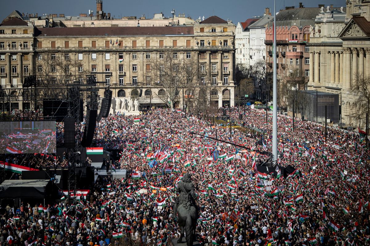 A Békemenetre sokkal többen sereglettek, mint az ellenzéki rendezvényre a választás előtti utolsó március 15-én