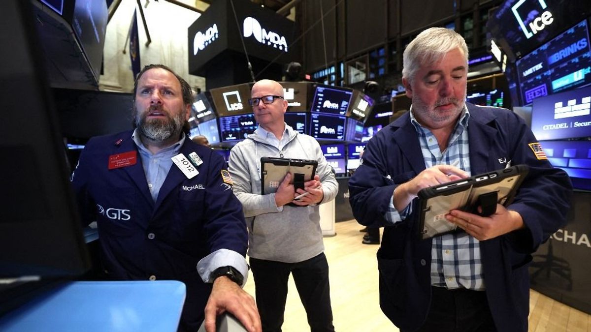 A jegybanki döntésekre várnak a részvénypiac befektetői, miközben vészesen drágul az olaj 