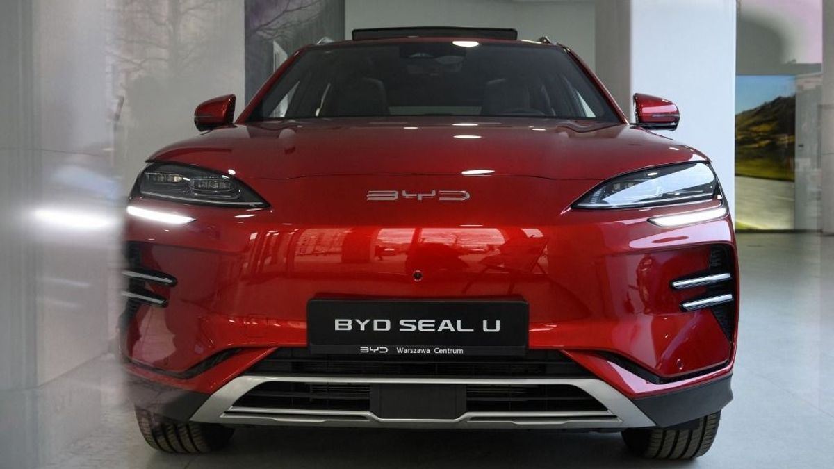 Bezuhant a briteknél a Teslák értékesítése, a BYD viszont csaknem duplázott 