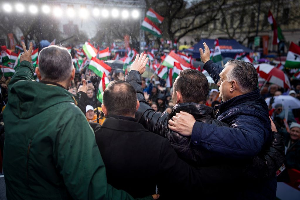 Hatalmas tömeg fogadta Orbán Viktort Békéscsabán