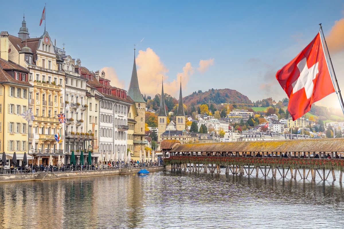 Lucerne,City,Skyline,With,The,Chapel,Bridge,In,Switzerland