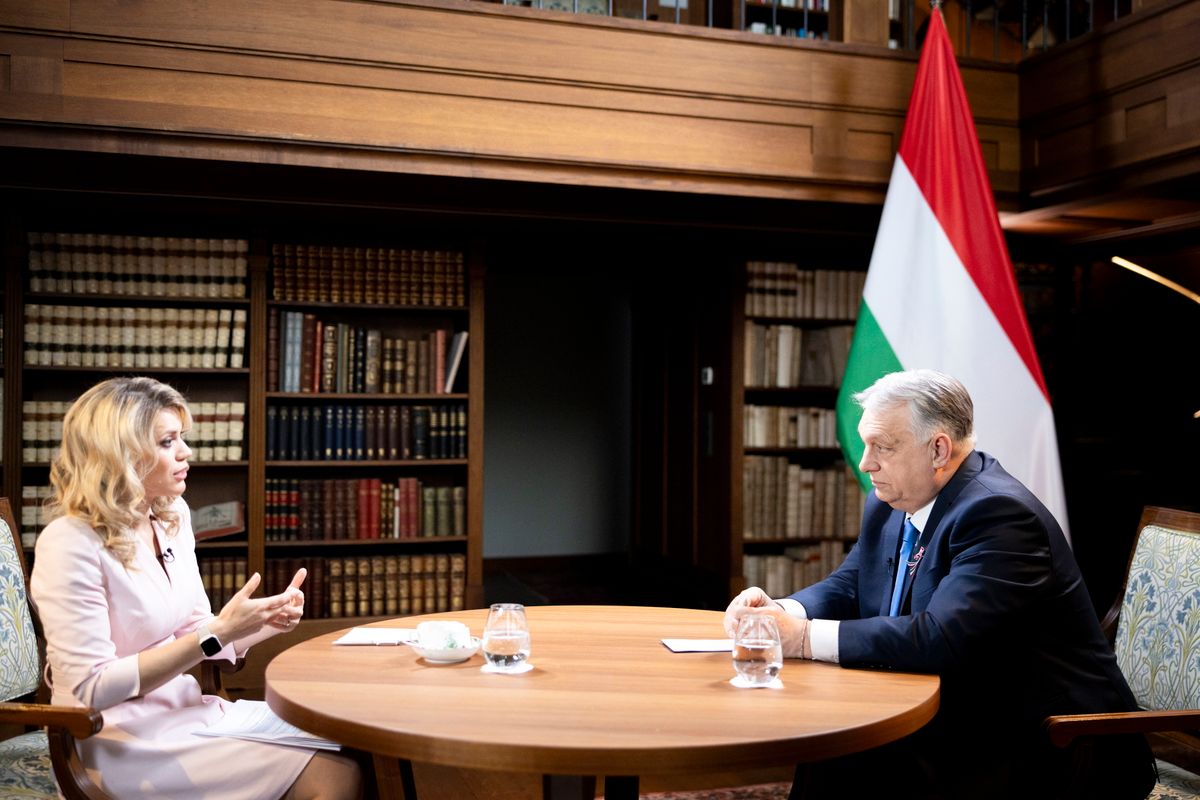 Miriam Cates műsorvezető és Orbán Viktor miniszterelnök