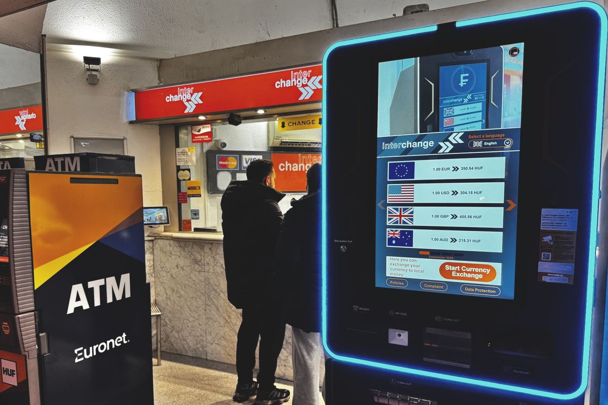 LUS_IMG_6827 Iszonyú, ami csütörtök reggel történt a forint árfolyamával: rárontott az euró, a dollár és a svájci frank