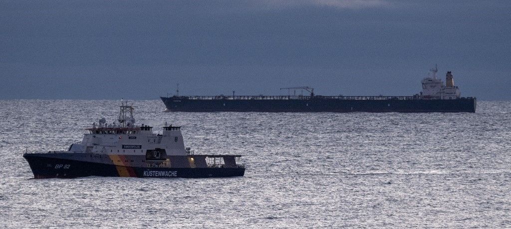 Unmaneuverable oil tanker in Sassnitz Thaiföld orosz olajat vásárolna: tárgyalások indulnak a Hormuzi-szoros válsága miatt