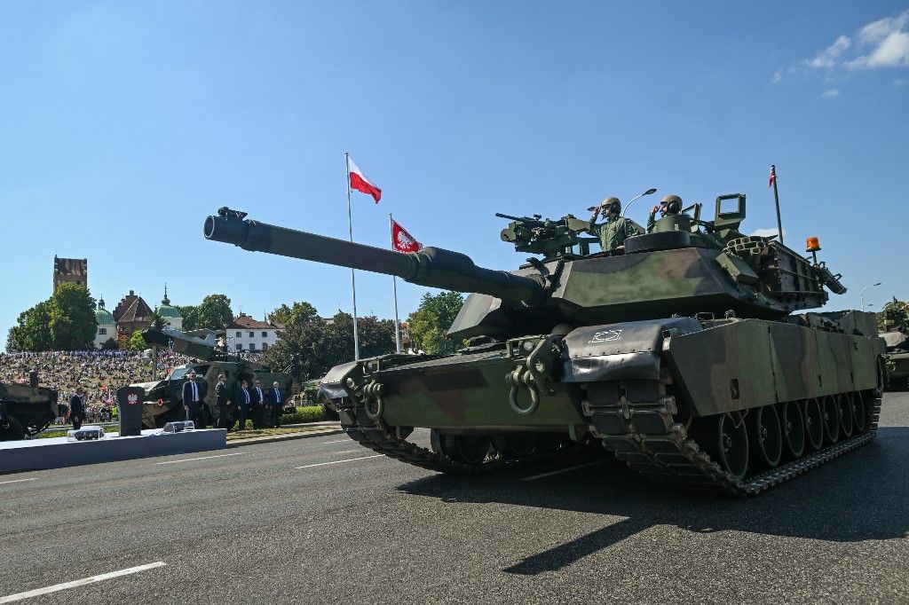 Poland Marks 105th Anniversary Of Battle Of Warsaw With Record-Breaking Armed Forces Parade Ukrajna kivonta az M1 Abrams harckocsikat a frontvonalról