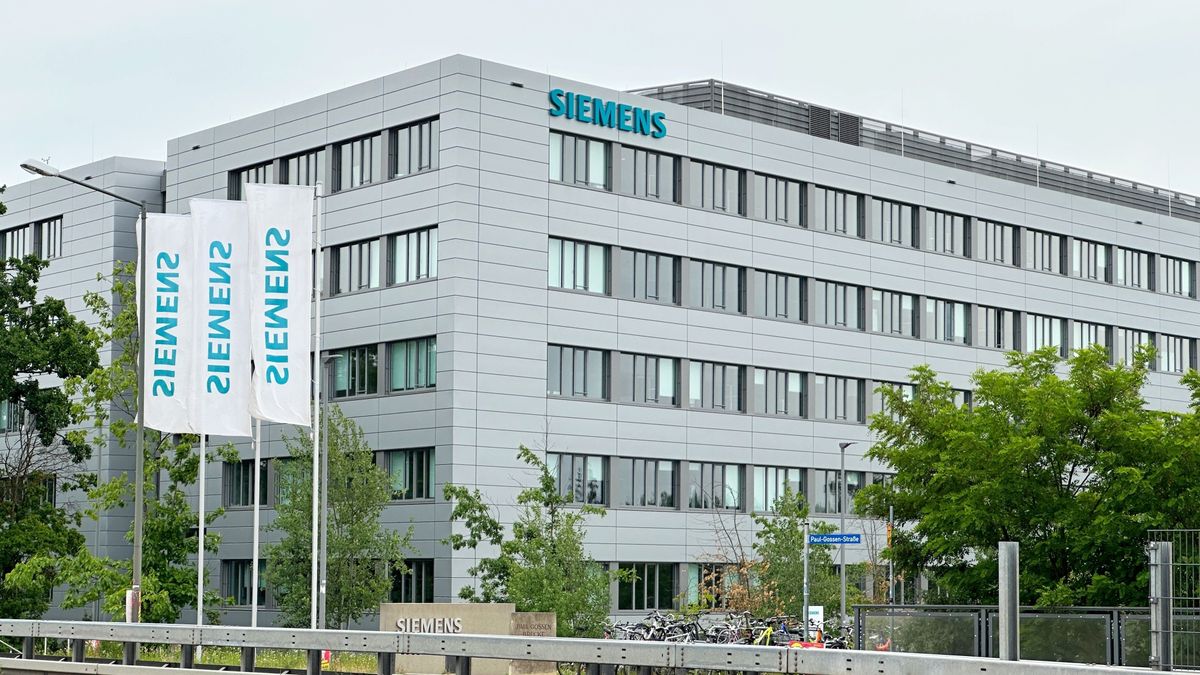 gyár,Erlangen,,Germany,-,June,10,2025,:,Siemens,Office,Building,Located