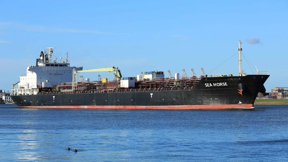 Hiába várta az egész ország: Amerika eltérítette az orosz óriástankhajót, 200 ezer hordó gázolaj volt rajta – az utolsó pillanatban irányt váltott 