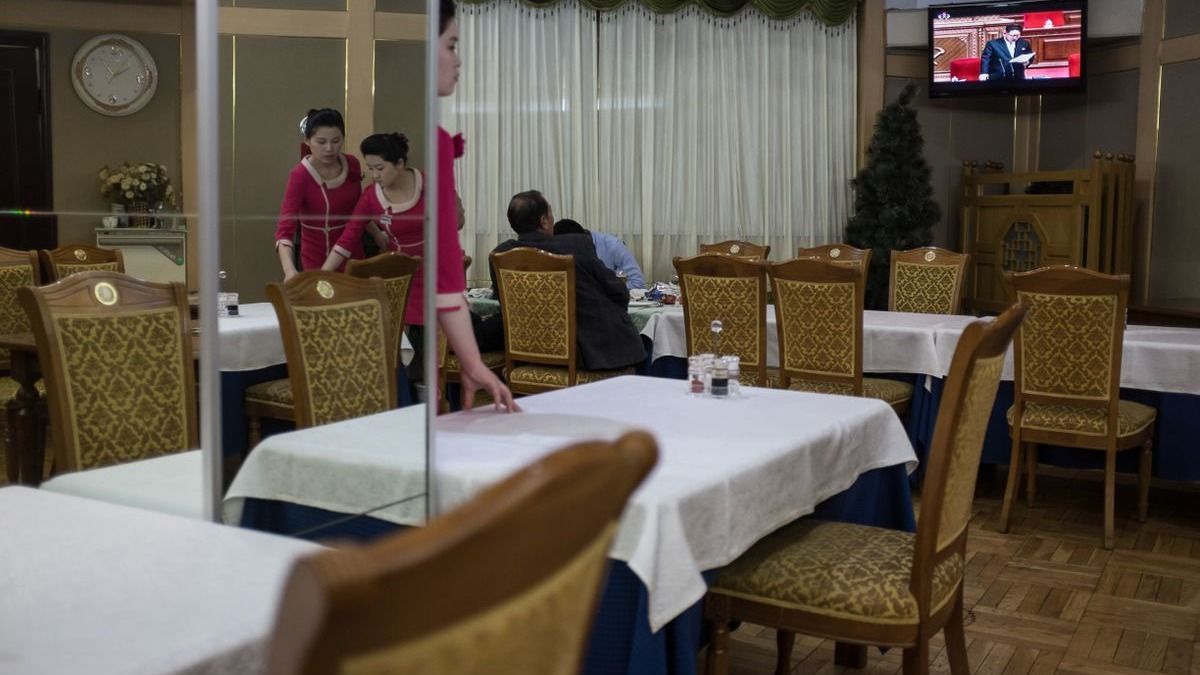 Egy Kínában működő észak-koreai étterem belső tere (illusztrációs célú kép)
