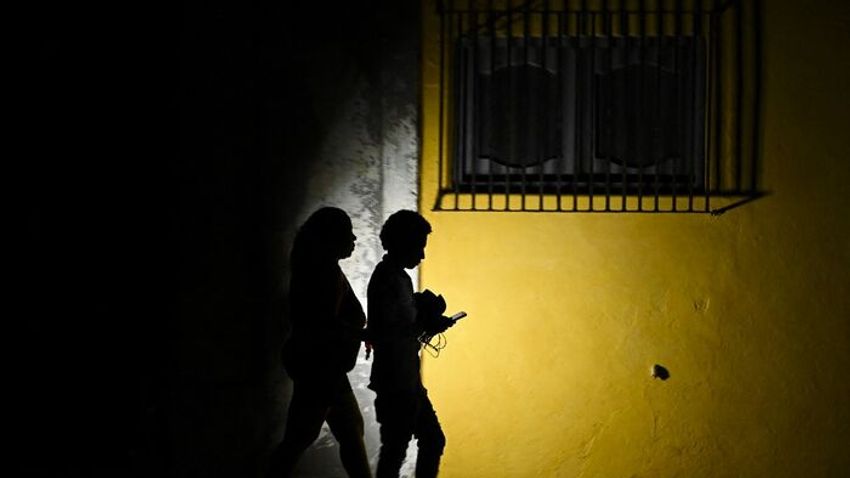 Összeomlott az ország elektromos hálózata, fotók a kialakult káoszról