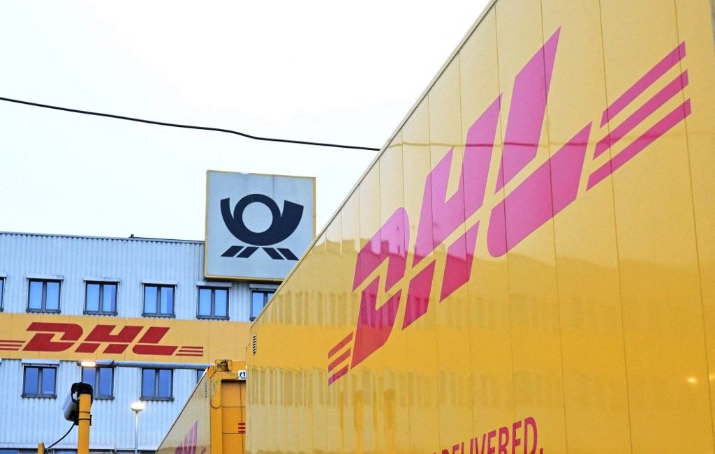 DHL parcel center