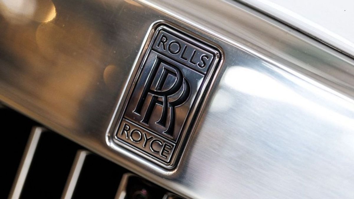 A luxusautó gyártók nem adják fel a benzinmotort, az elektromos autó elveszi a vezetés élményt, nyilatkozott a legendás brit gyártó is 