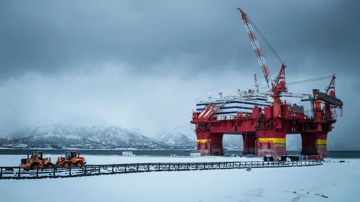 An,Oil,Platform,In,Winter,In,Norway orosz olaj