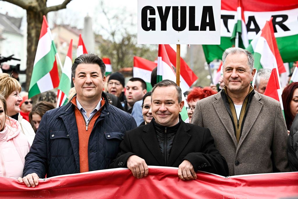 Hatalmas tömeg fogadta Orbán Viktort Békéscsabán