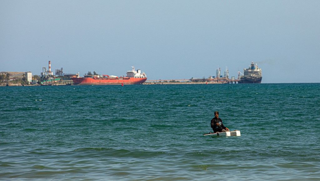 Eltalálta Irán az amerikai hadsereg üzemanyagszállító tankhajóját – a Stena Imperative a kikötőben marad Kínos: eltalálta Irán az amerikai hadsereg üzemanyagszállító tankhajóját, mindent beborított a rakétazápor – videón a Stena Imperative