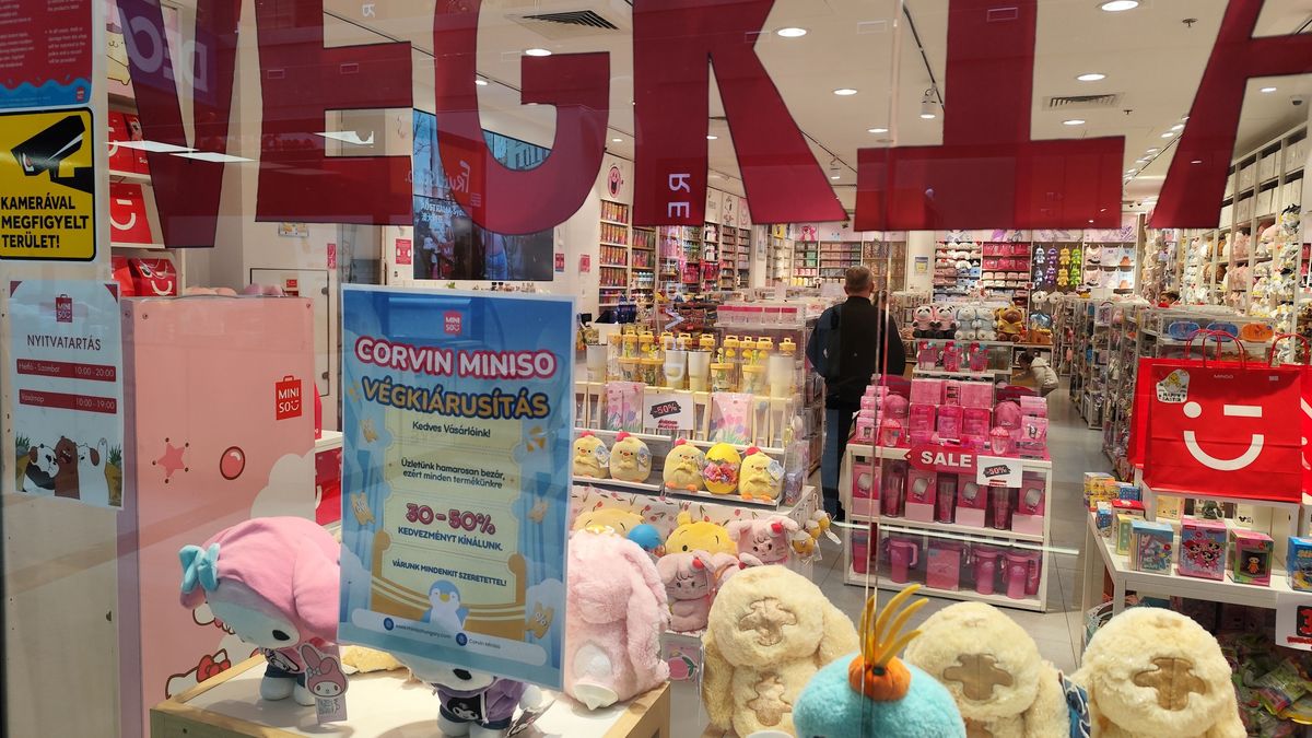 Végkiárusítást tartanak a Budapesten, a Corvin Plazában működő Miniso üzletben