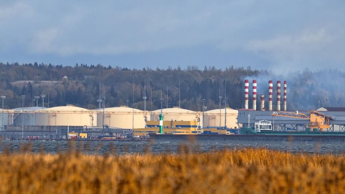 Ust-Luga, kikötő, Uszty-Luga kikötő Ukrajna felrobbantotta Oroszország egyik legfontosabb olajközpontját 