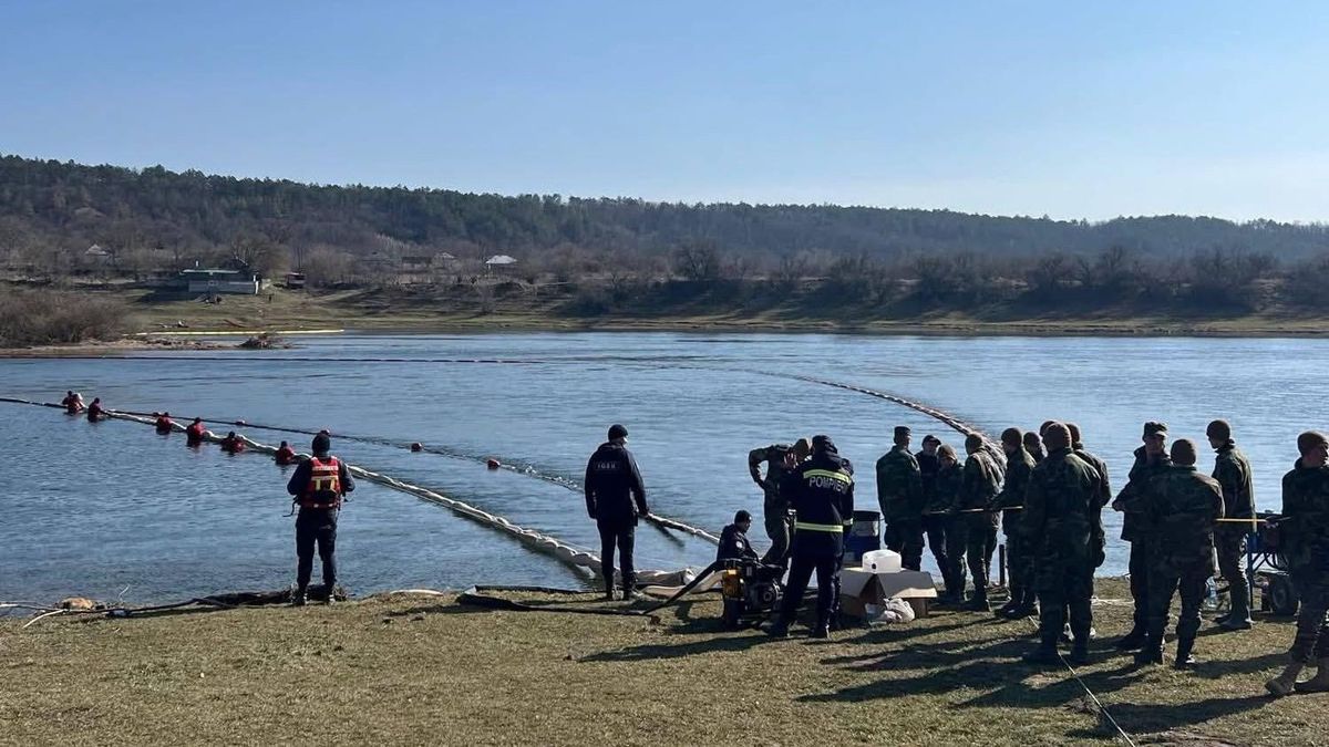 Vészhelyzet az EU-tagjelölt országban: az oroszok szétlőttek egy ukrán erőművet, olaj öntötte el a legnagyobb folyójukat – ihatatlan a víz