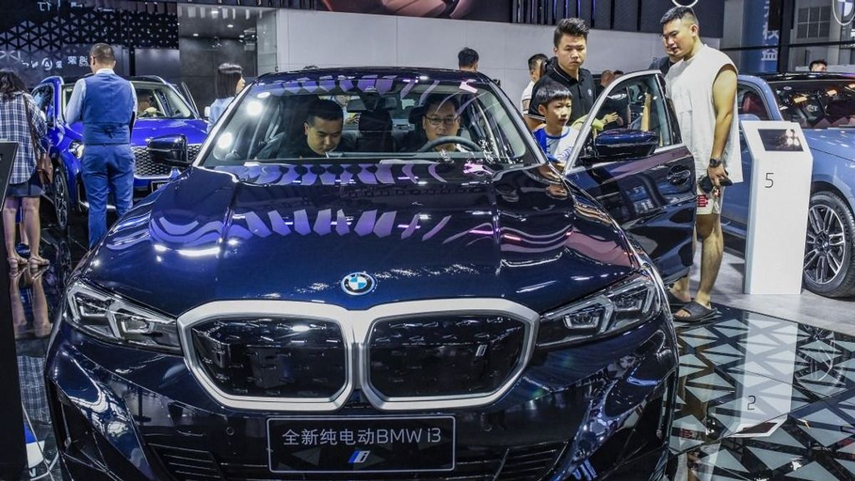 Vámok és kínai visszaesés árnyékolja be a kilátásokat: csökkenő profitra készül a BMW 