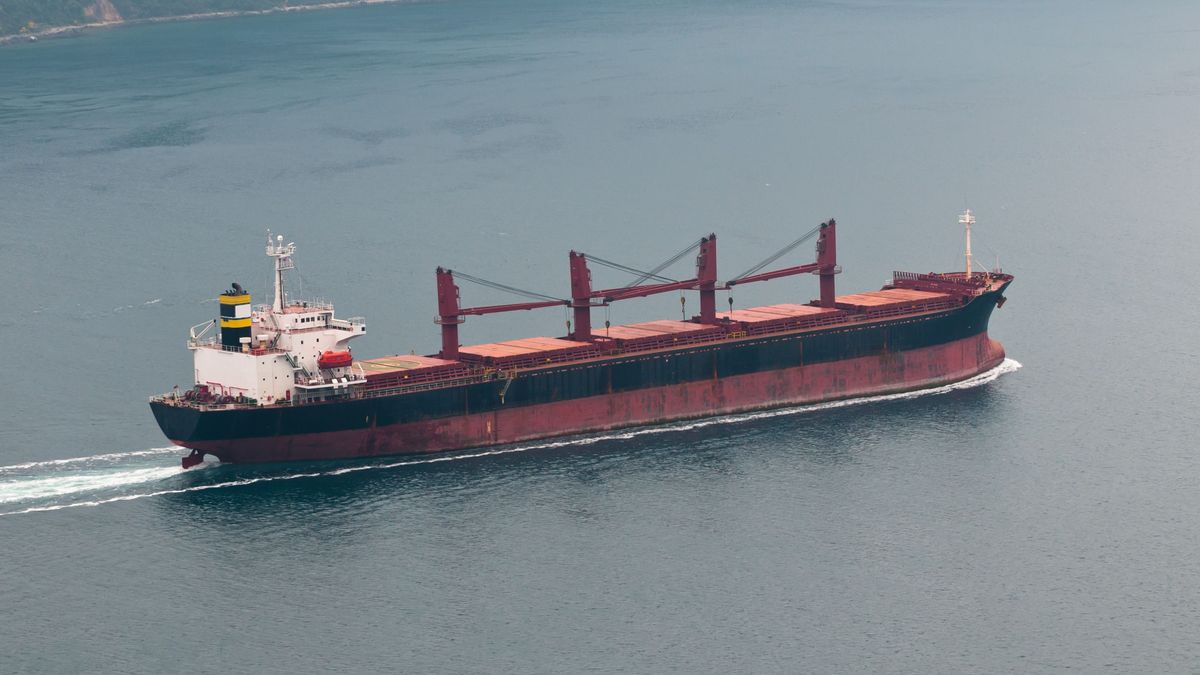 Drámai támadás a Fekete-tengeren: olajjal teli tartályhajót ért robbanás a Boszporusz közelében