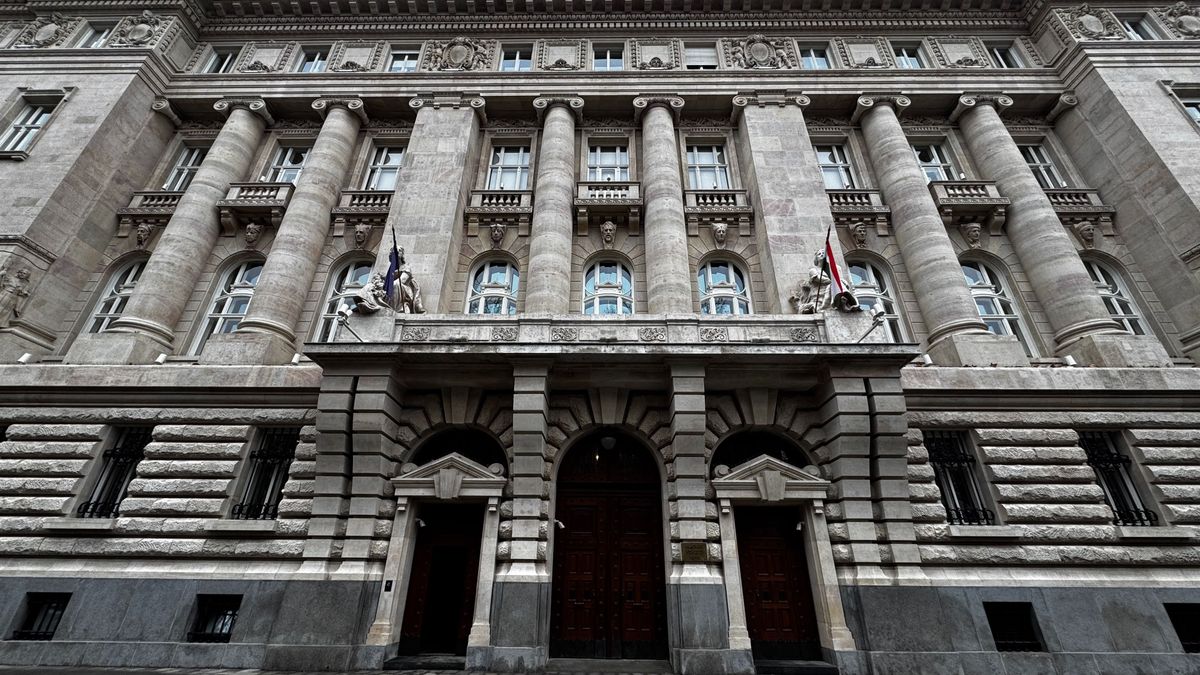 Itt az MNB kamatdöntése: az iráni háború árnyékában üléseztek Varga Mihályék 