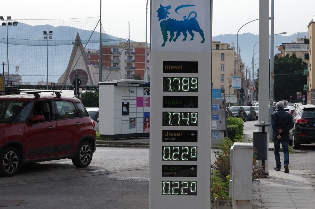 Daily Life In Palermo benzin