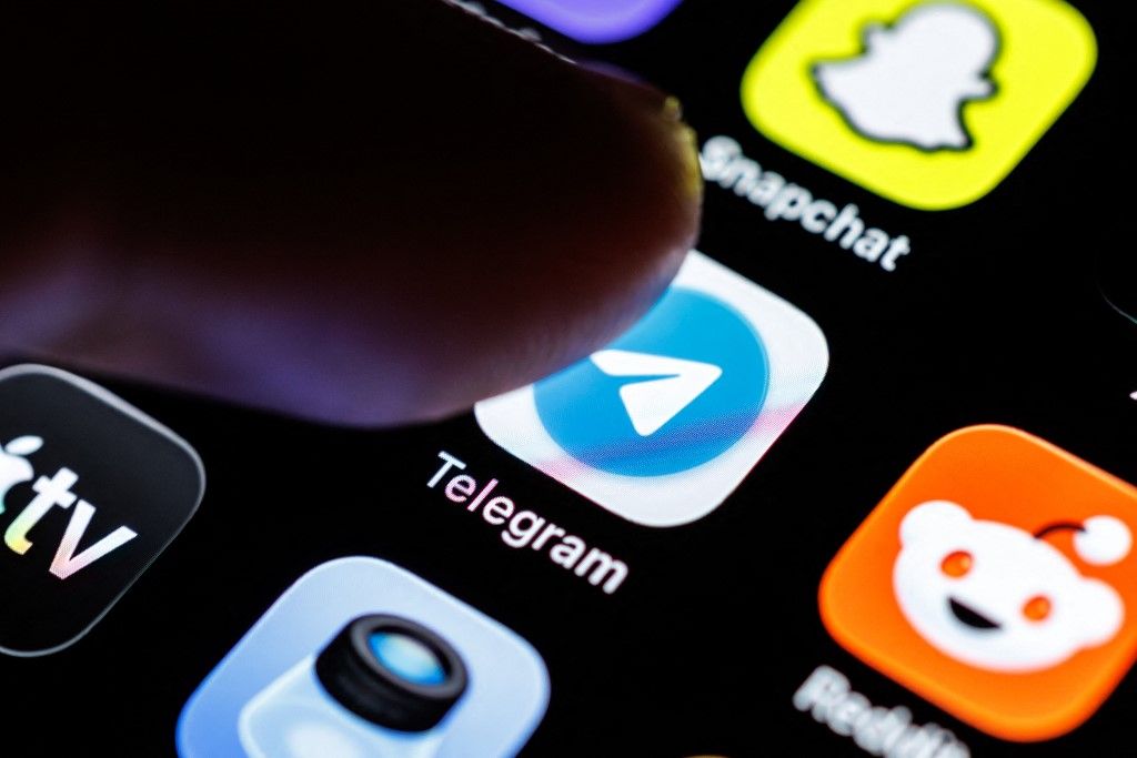 Icon from Telegram on iphone screen Orosz távközlési szolgáltató: a Telegram haldoklik