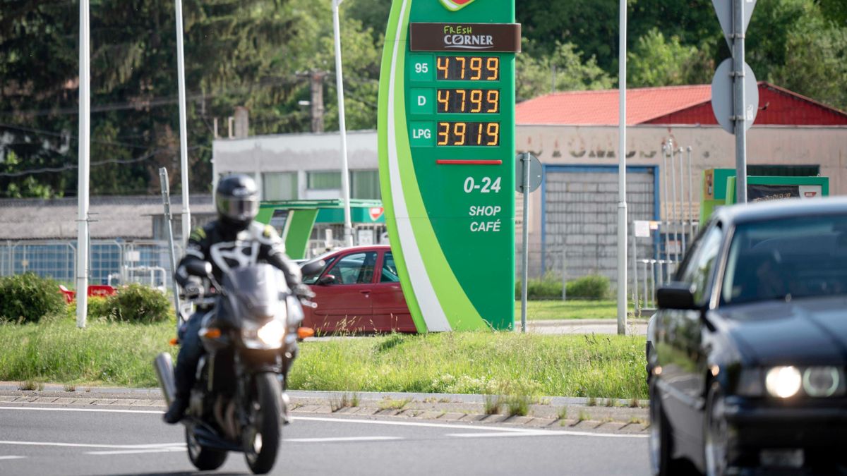 Kiderült, mikor tér vissza a benzinárstop Magyarországra, Orbán Viktor élő adásban mondta el a forgatókönyvet: "Nem szereti az ember az ilyesmit" 