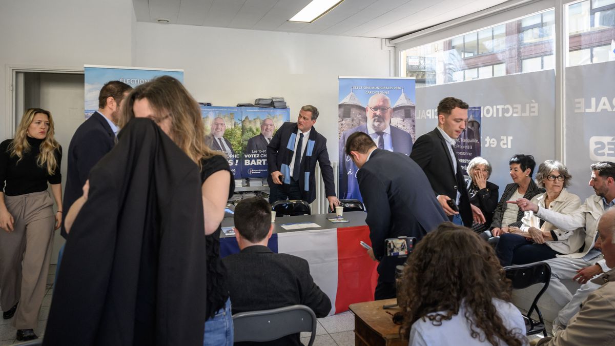 Sorsdöntő napra virradt Franciaország: elkezdődött a szavazás második fordulója – ma sok minden eldől 