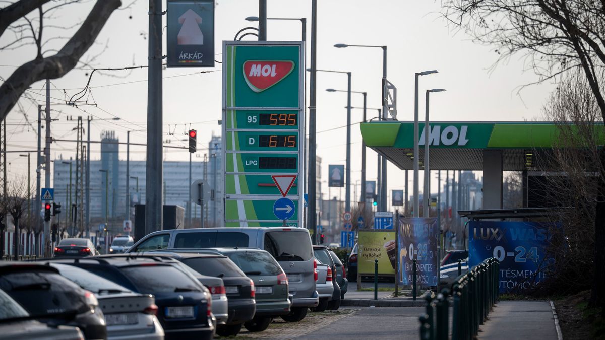 Ezért volt kapitális hiba idő előtt kivezetni a védett üzemnanyagárakat Magyarországon: a Hormuzi-szoros lezárása után megint elszállhat a benzin és gázolaj ára 