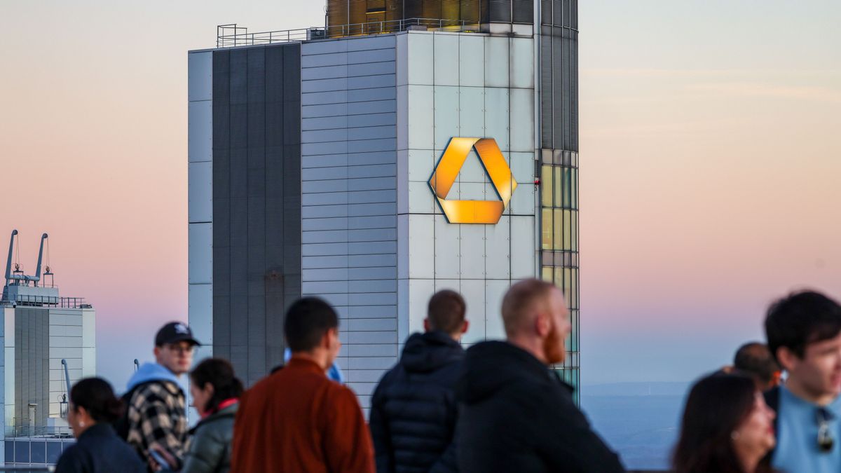 Az UniCredit nem adja fel, 35 milliárd euróval kopogtatnak az olaszok a Commerzbank részvényeseinél 