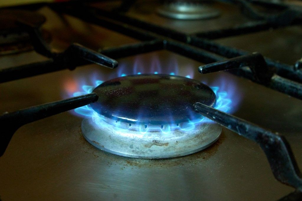 Gas Stove Flame Burns In Paris Amid Fears Of Energy Price Hike After Strait Of Hormuz Closure Norvégia nem tud több gázt termelni, nincs honnan pótolni a katari LNG-t