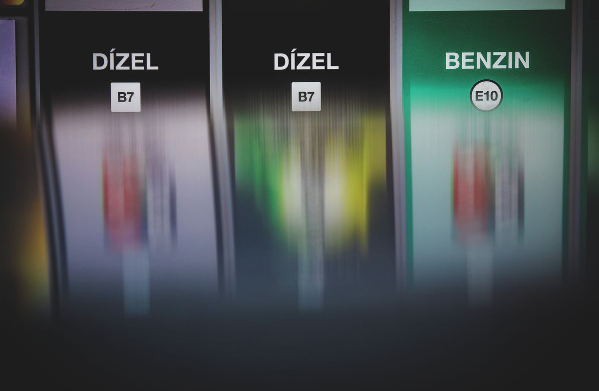 Megy az ígérgetés olajügyben, de lesz-e olcsó benzin az ünnepekre?