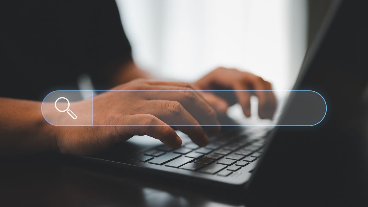 A tervezett támadáshoz szóba jöhető fegyverekről is beszélt a chatbotnak