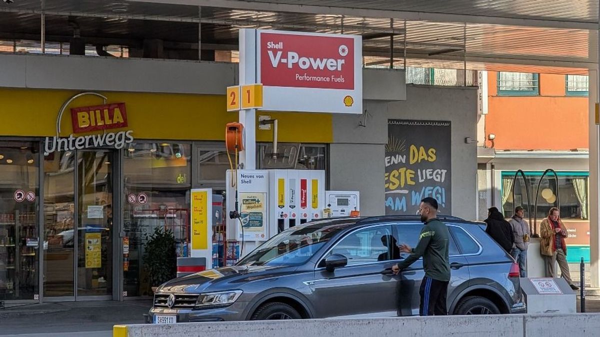 Megelégelték a szomszédok, hogy a magyaroknál sokkal olcsóbb az üzemanyag, de hiába: kinyithatják a pénztárcát