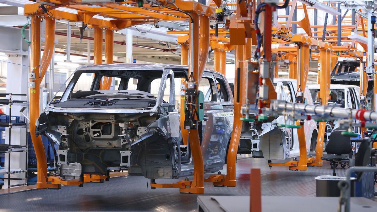 Sokkoló hír a Volkswagentől, 50 ezer embert kirúgni sem lesz elég – a főmumus Kína, pedig van más is 