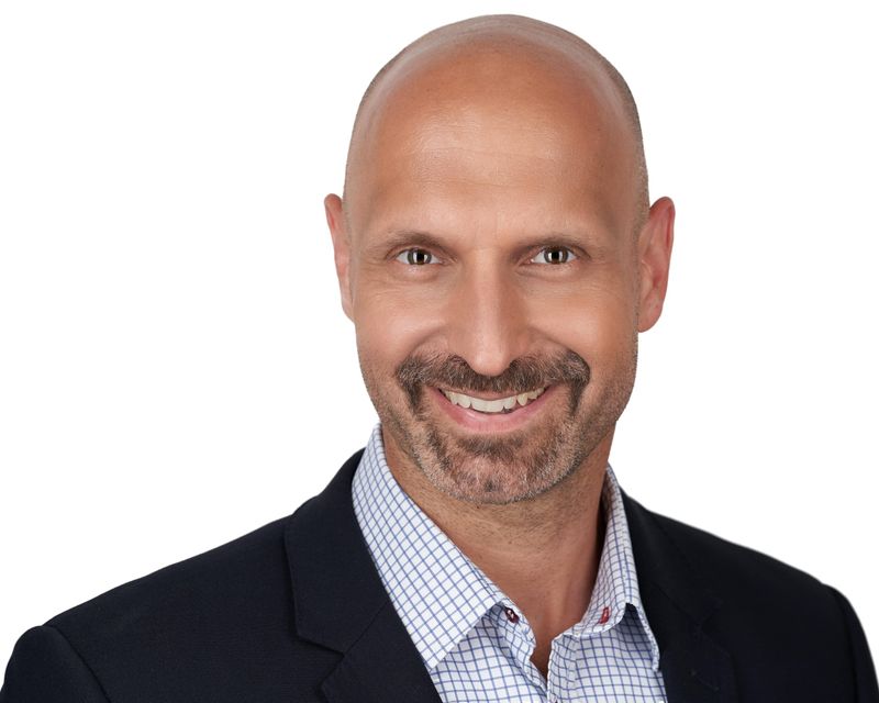 Nyári Zsolt szerző profilképe