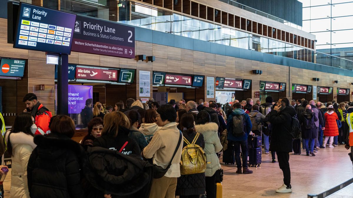 Sztrájk béníthatja meg a berlini repülőteret: kudarcba fulladt a bértárgyalás 