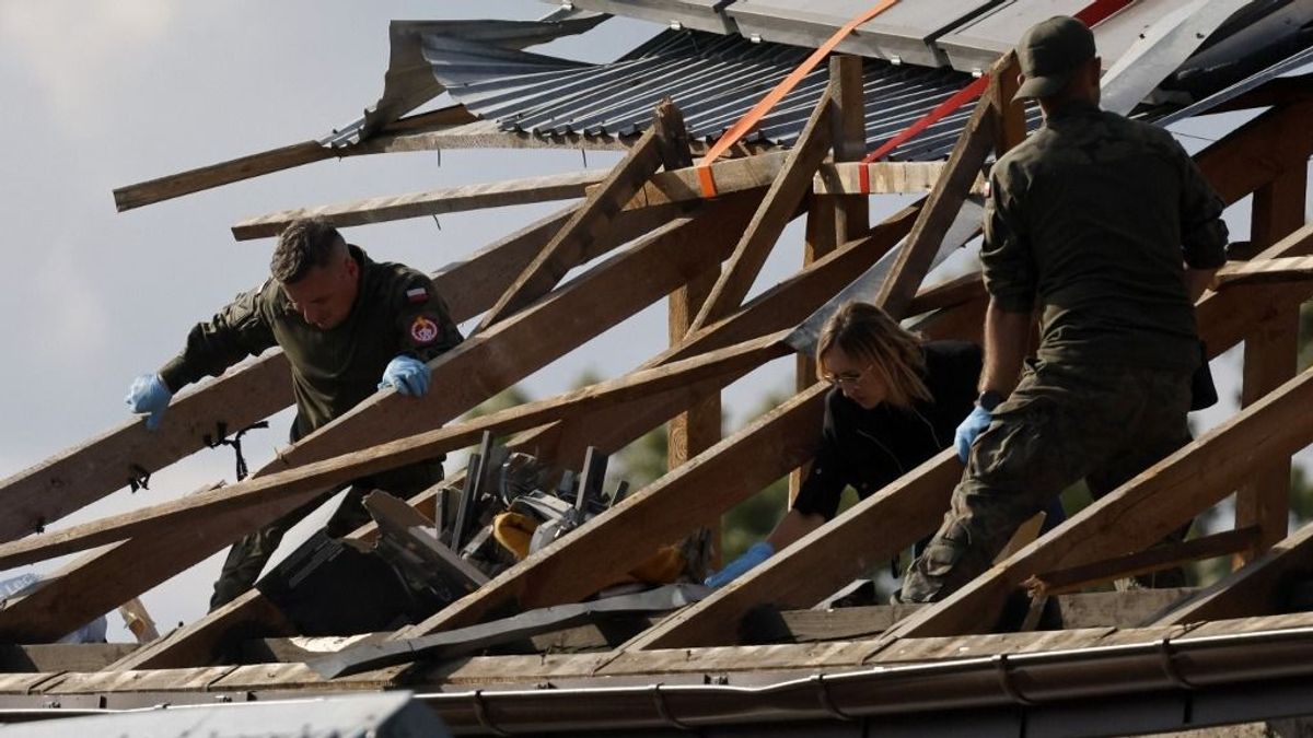 Riadóztat az északi ország, egymás után csapódnak be a drónok, felszállt a Hornet vadászgép is 