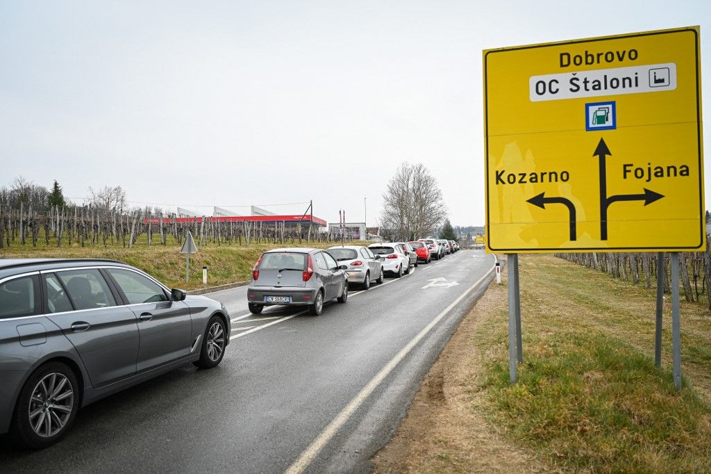 szlovén benzinkutak