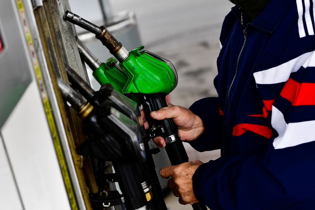 Surge in fuel and energy prices in the wake of Russia's ongoing invasion of Ukraine üzemanyag