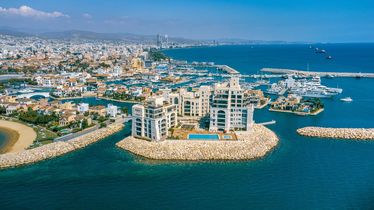 ciprus Aerial,View,Of,Boats,Docked,In,A,Harbor,With,City