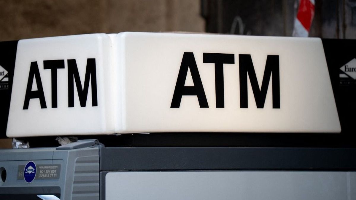 A románok szenvednek, de van, aki egyszerűen csak nevet a megszorításokon: nálunk is így történne 