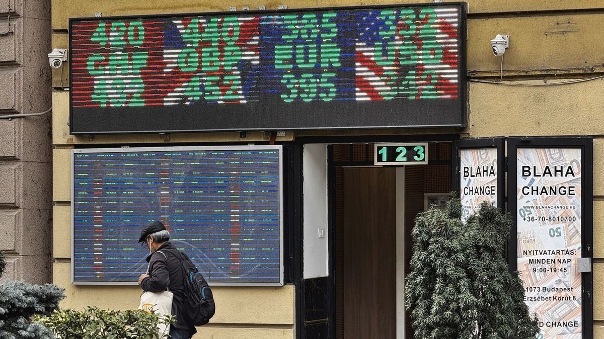 Majd kicsattan a forint árfolyama kora reggel, kanyarban előzi az eurót, a dollárt és a svájci frankot – így váltják most 