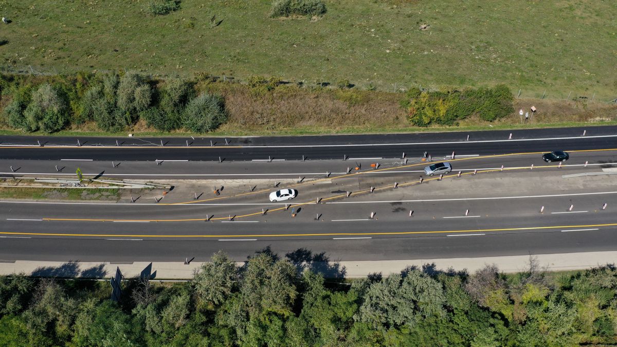 Valami történt az M1-es autópályán, senki ne közlekedjen rutinból: hétfőn már az új forgalmi rend érvényes az egyik legfontosabb csomópontnál – itt vannak a részletek