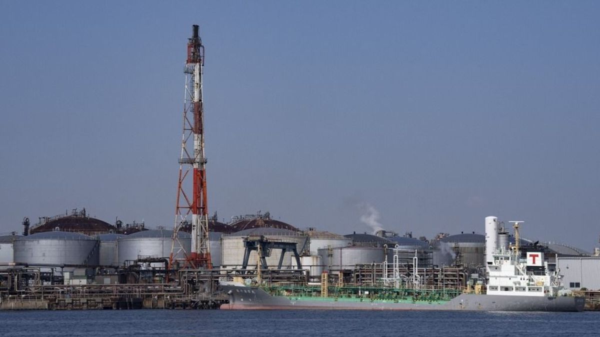 Egymást ölik az orosz olajért, már olyanok is bejelentkeznek érte, akik eddig rettegtek tőle – bármennyit képesek fizetni, Kína elől is lenyúlják 