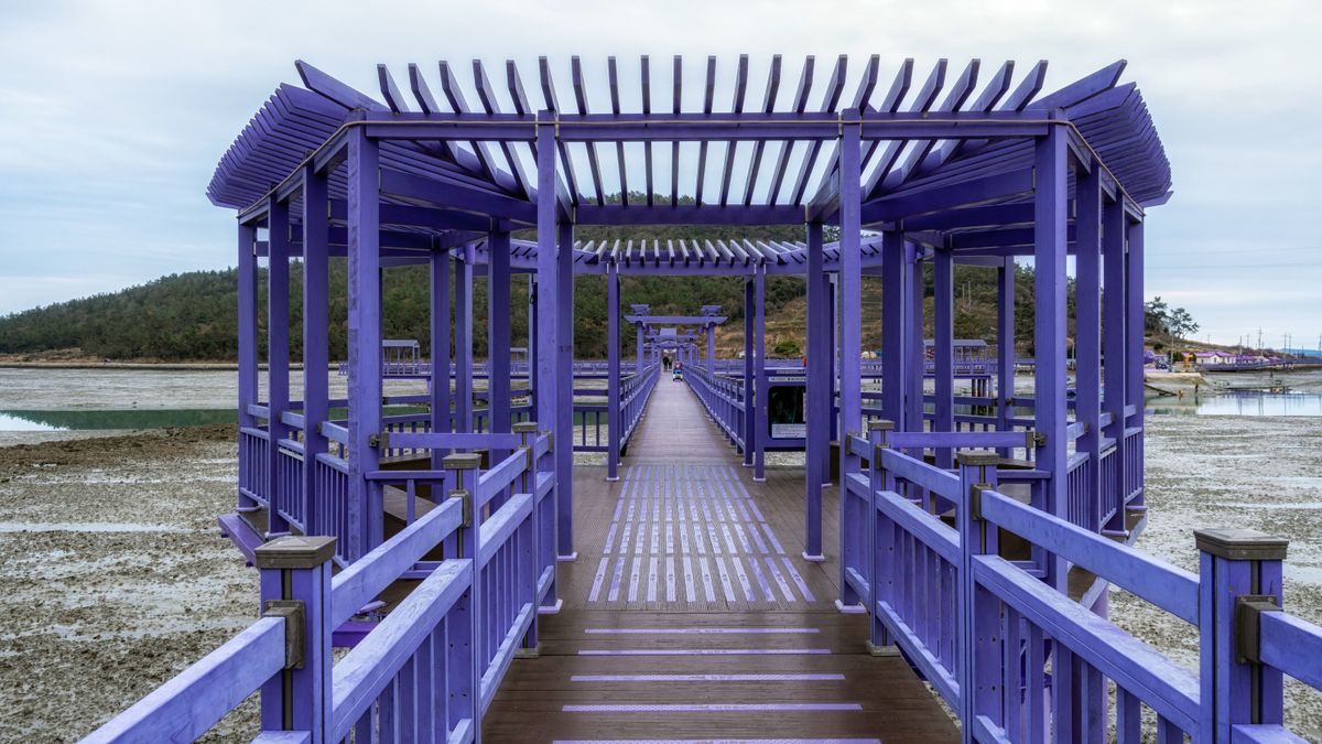 Lila-szigetek, Sinan,Purple,Islands,With,Purple,Colored,Bridges,And,Walkways.,Famous