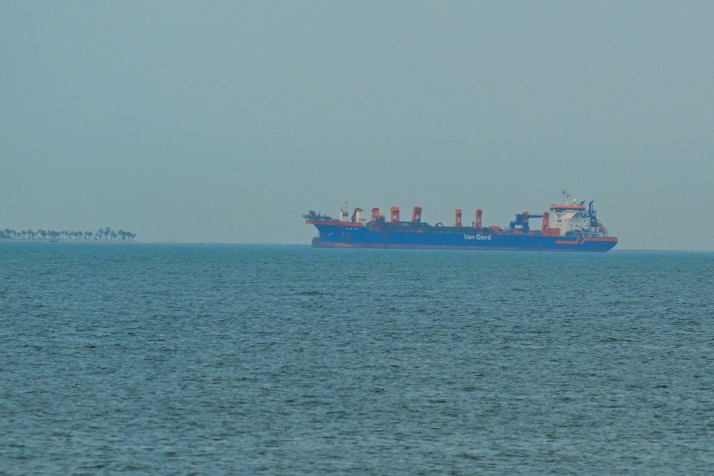 Commercial vessels divert to UAE coasts amid navigation issues