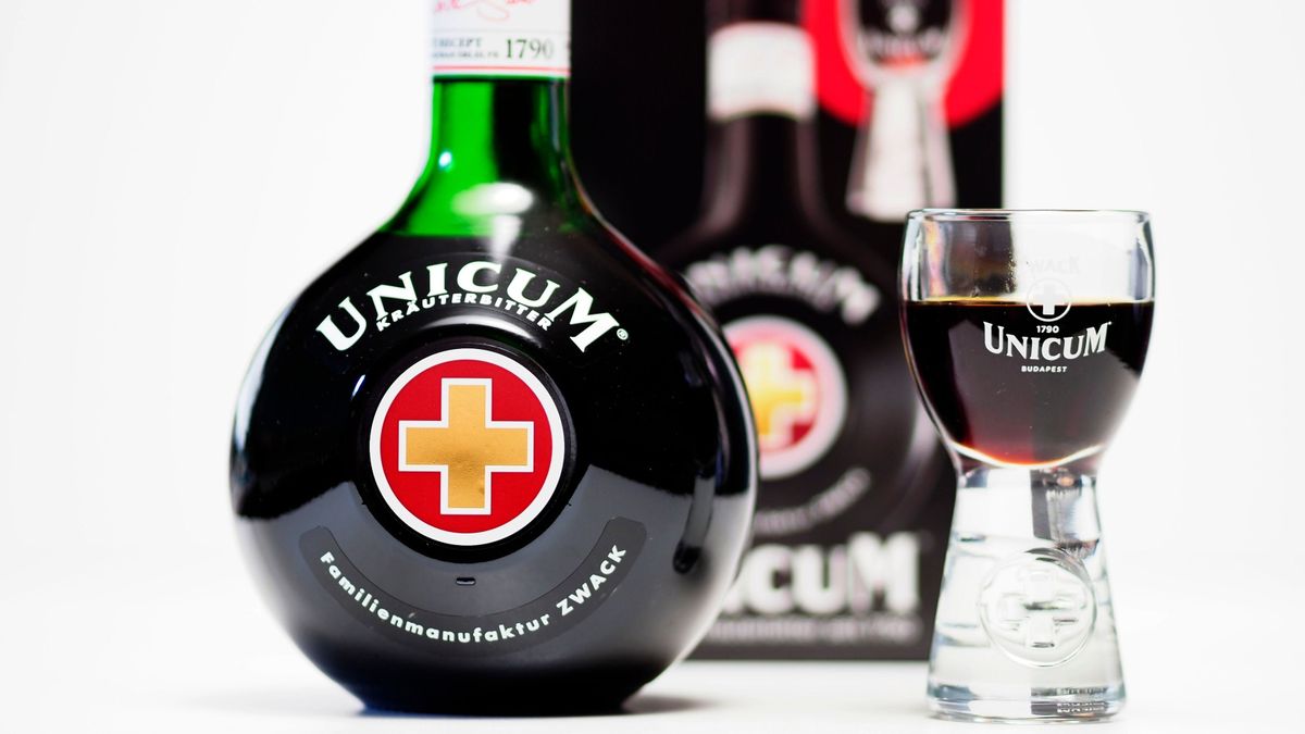 Kettészakadt a szeszesital-piac: a prémiumtermékek húzzák a Zwackot – az olaszok imádják az Unicumot, de máshol is terjed a híre 