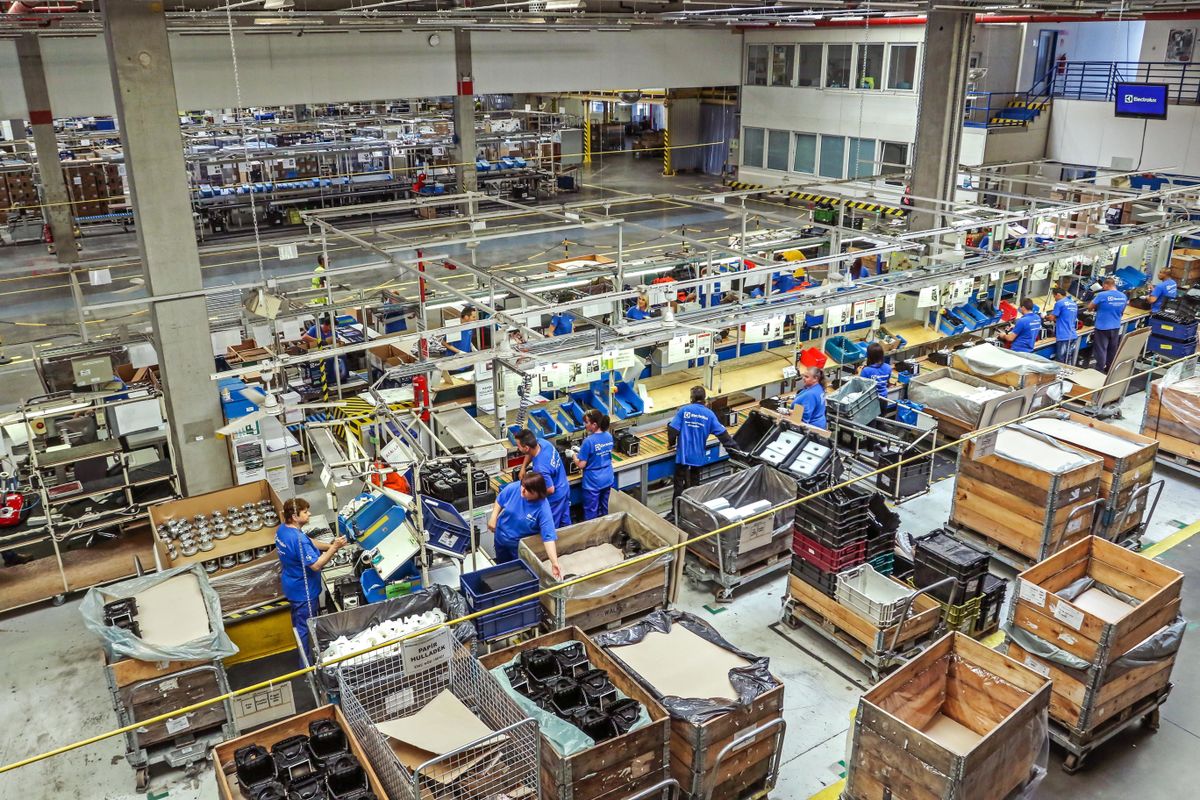 Óriási bajban az Electrolux, nem csak a magyarországi gyár került bajba, hatalmas leépítést jelentettek be
