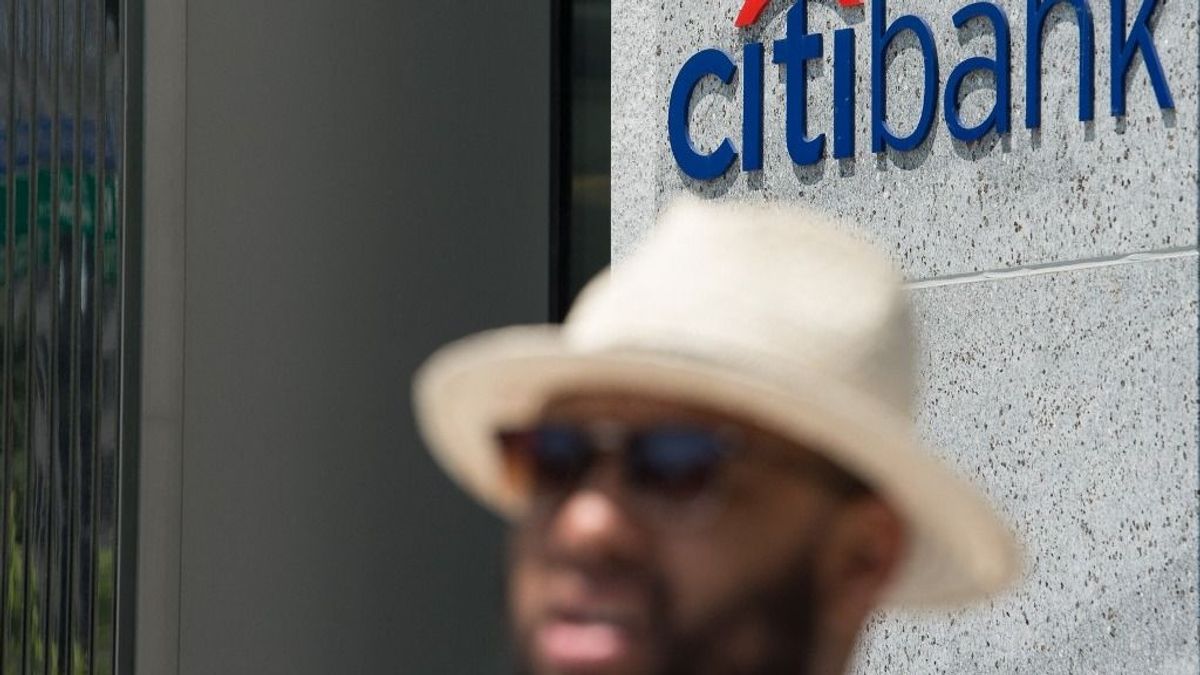 Kiütött a hideg verejték a pénzügyminiszter homlokán, vésztanácskozást tartottak Amerikában: már csak egy bankválság hiányzik 